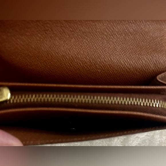 LV Monogram Middy (Medium) sized Wallet in EUC - Picture 14 of 14